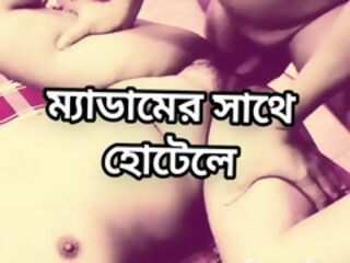 Big ass beautiful mature hot sexy bhabi cheating fuck by neighbour uncle in bedroom