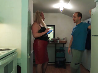 Guy Decides to Dress as Woman for the First Time