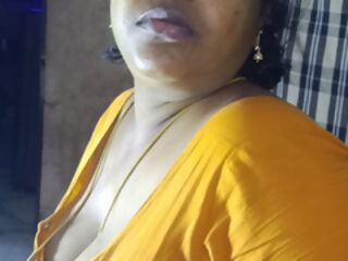 My stepaunt Prema came to my house after a long time. When she asked me to lick her pussy, I licked it and took water like hers.