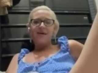 Naughty Mom needs to squirt